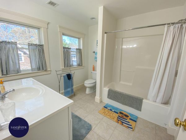 Cape Cod Home 994986
