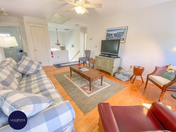 Cape Cod Home 994986