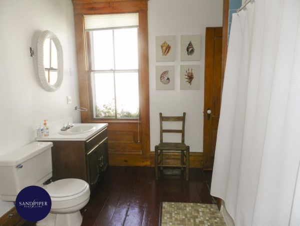 Cape Cod Home 994988