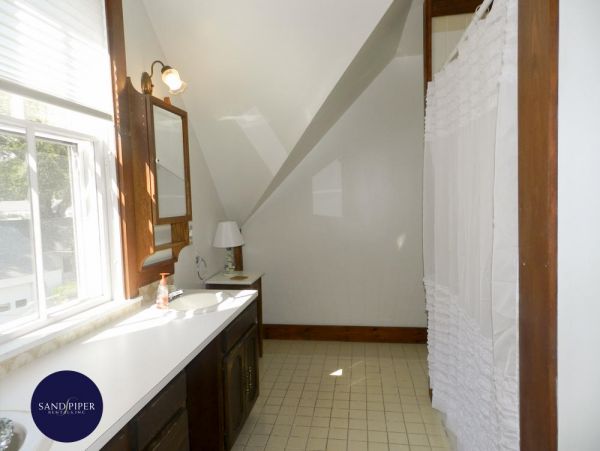 Cape Cod Home 994988