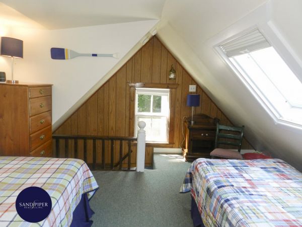 Cape Cod Home 994988