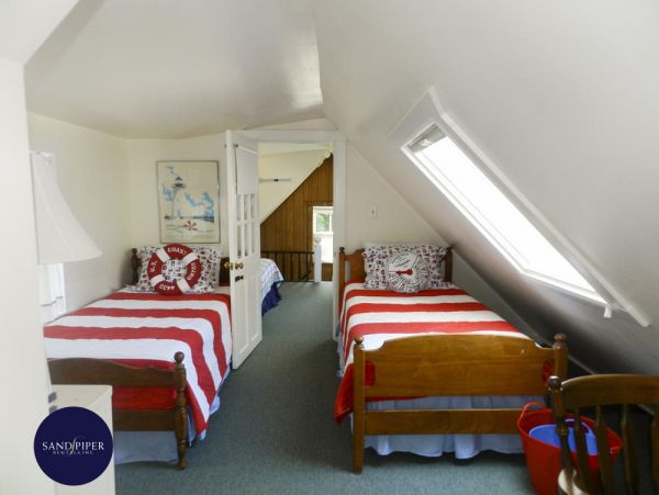 Cape Cod Home 994988