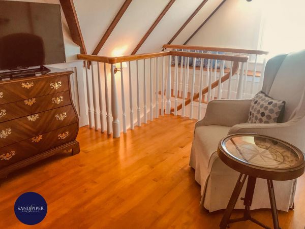 Cape Cod Home 994988