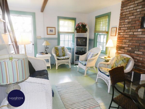 Cape Cod Home 994988