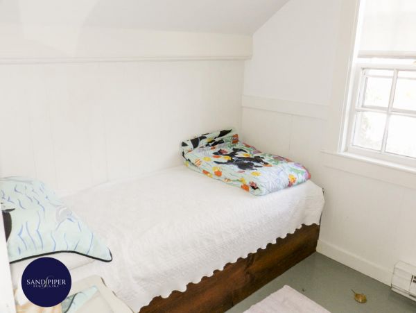 Cape Cod Home 994988