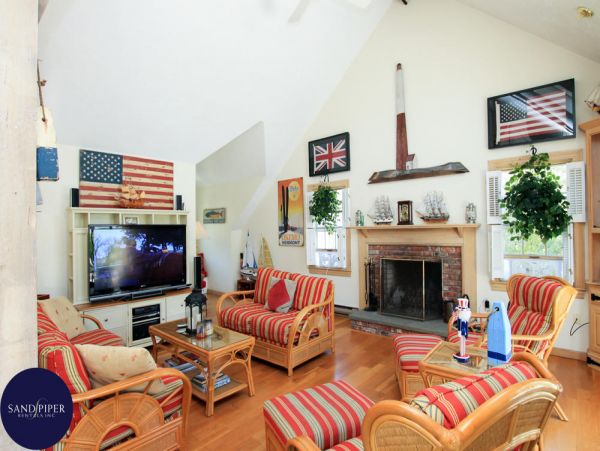 Cape Cod Home 994989
