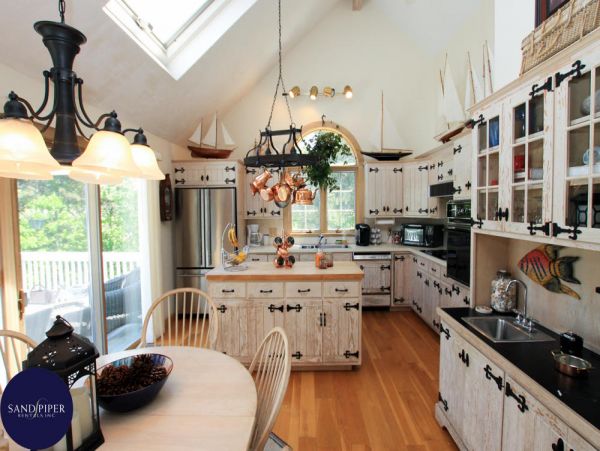 Cape Cod Home 994989