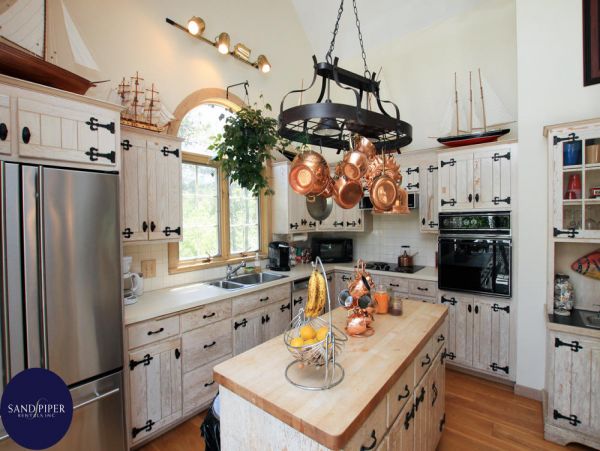 Cape Cod Home 994989