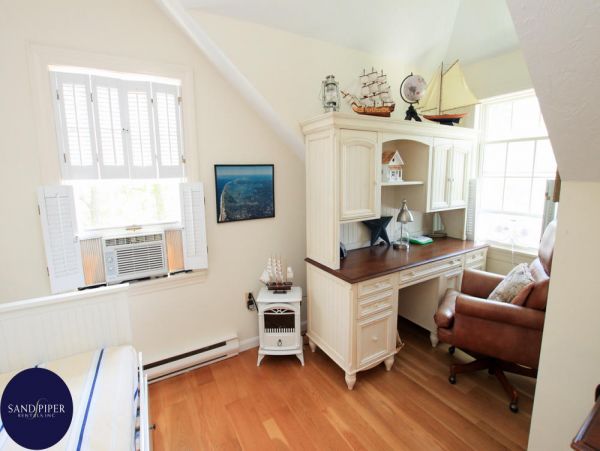 Cape Cod Home 994989