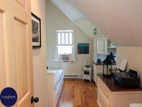 Cape Cod Home 994989