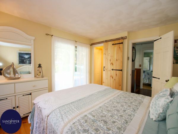 Cape Cod Home 994989
