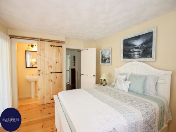 Cape Cod Home 994989