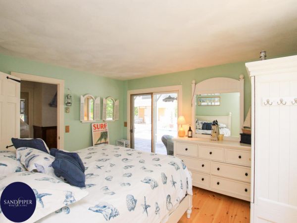 Cape Cod Home 994989