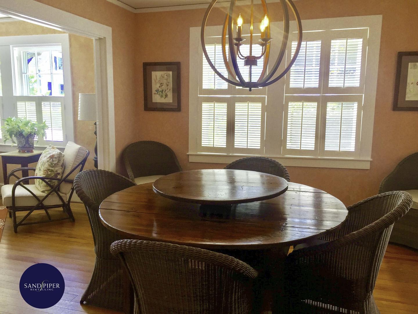 Cape Cod Home 994990