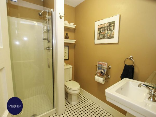 Cape Cod Home 994990