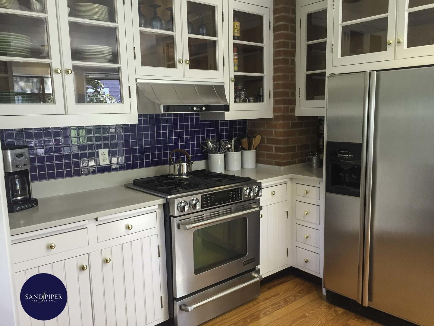 Cape Cod Home 994990
