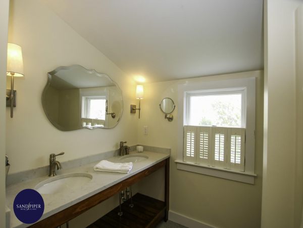Cape Cod Home 994990