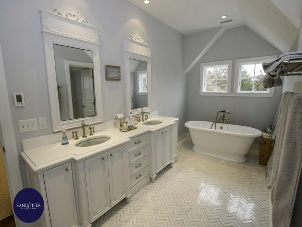 Cape Cod Home 994991