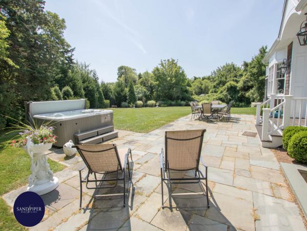 Cape Cod Home 994991
