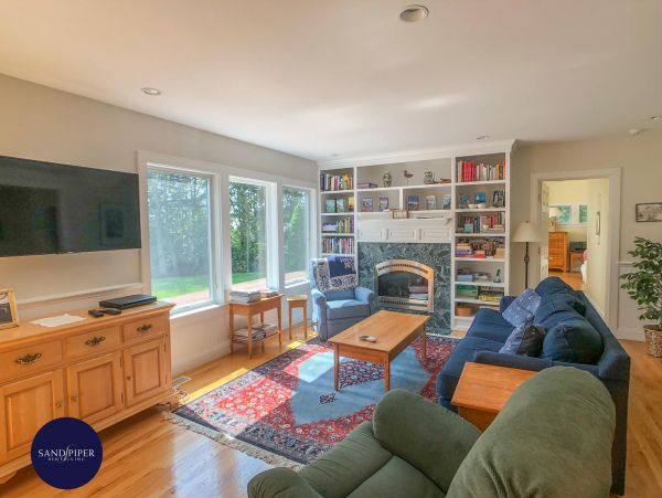 Cape Cod Home 994995