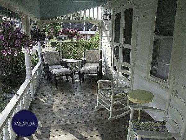 Cape Cod Home 994996