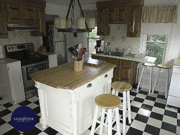 Cape Cod Home 994996