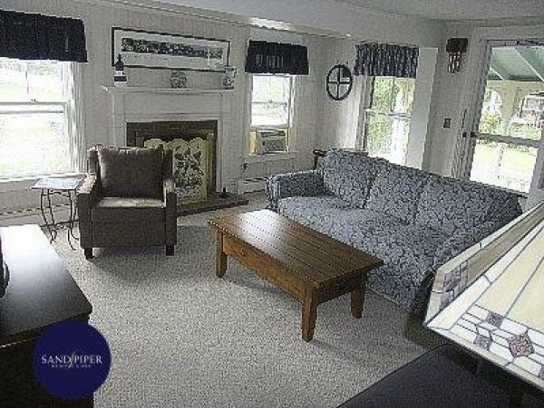 Cape Cod Home 994996