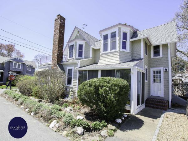 Cape Cod Home 994996
