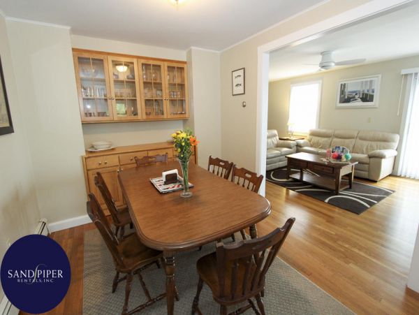 Cape Cod Home 994997