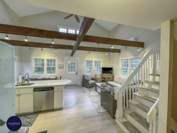 Cape Cod Home 994998
