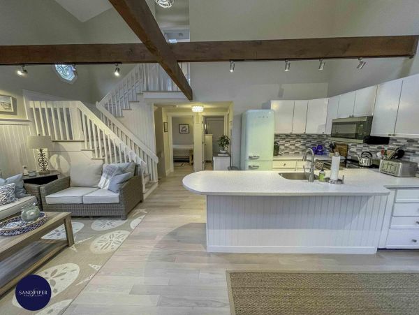 Cape Cod Home 994998