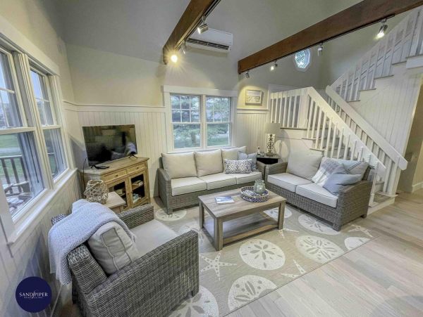 Cape Cod Home 994998