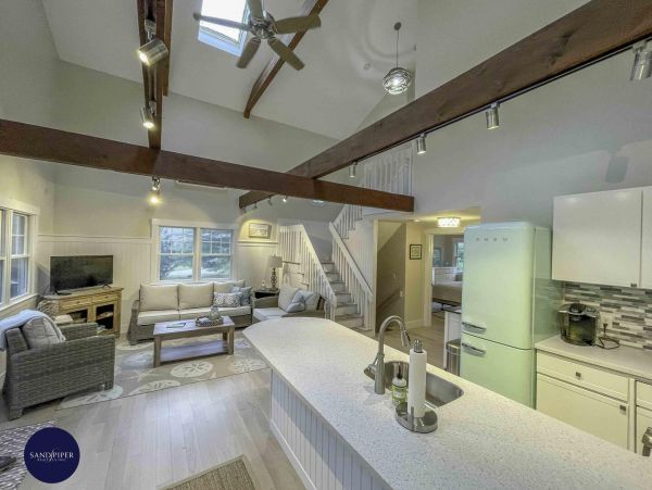 Cape Cod Home 994998