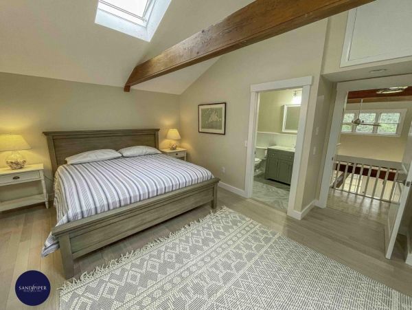 Cape Cod Home 994998