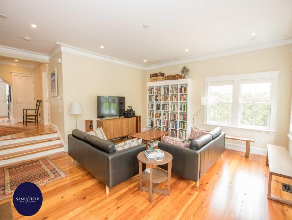 Cape Cod Home 994999