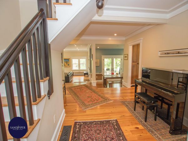 Cape Cod Home 994999