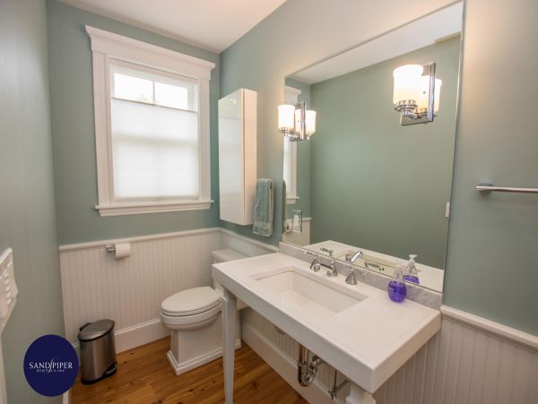 Cape Cod Home 994999