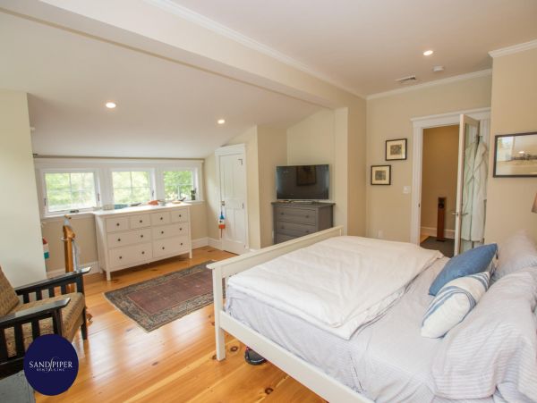 Cape Cod Home 994999
