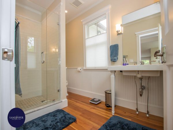 Cape Cod Home 994999