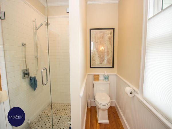 Cape Cod Home 994999