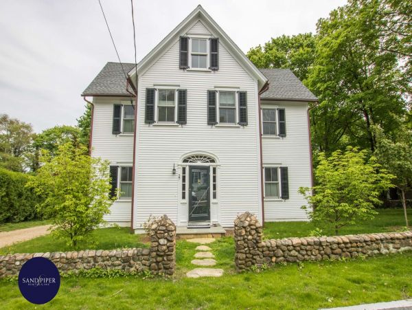 Cape Cod Home 994999