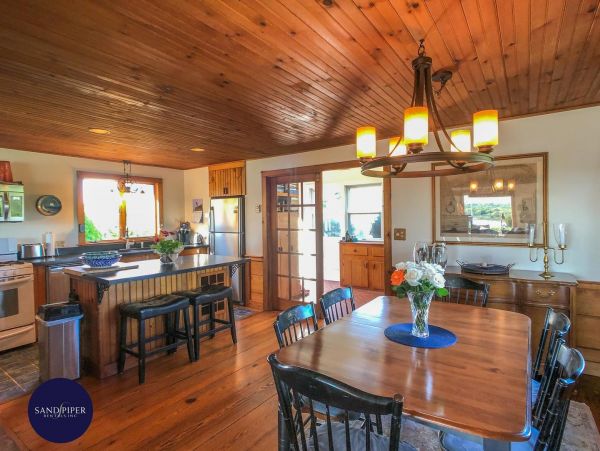 Cape Cod Home 995001