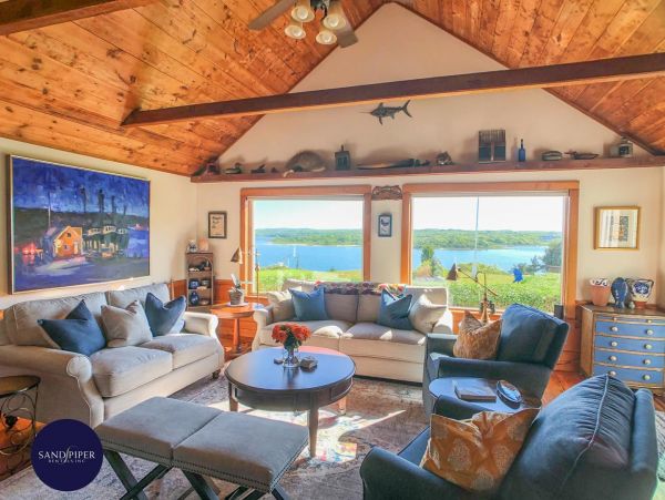 Cape Cod Home 995001