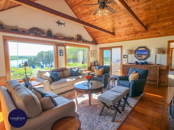Cape Cod Home 995001