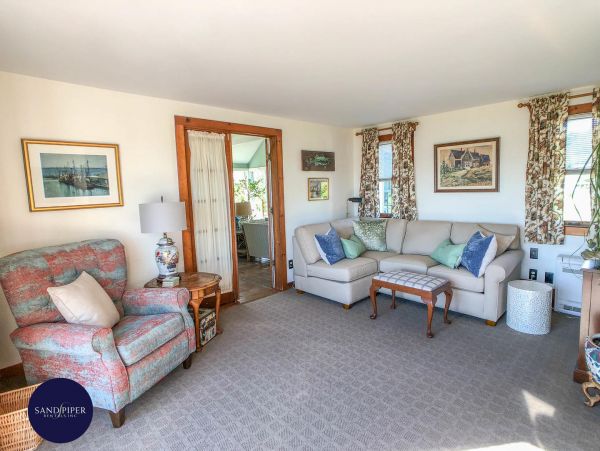 Cape Cod Home 995001