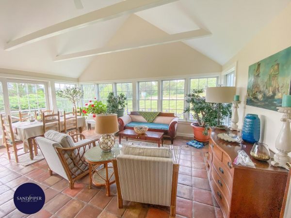 Cape Cod Home 995001