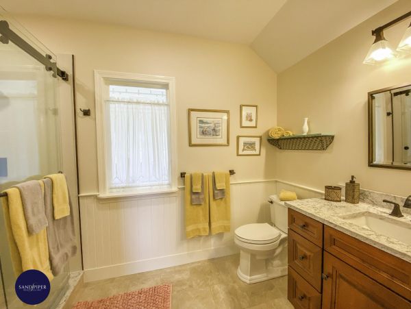 Cape Cod Home 995001