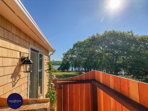 Cape Cod Home 995001