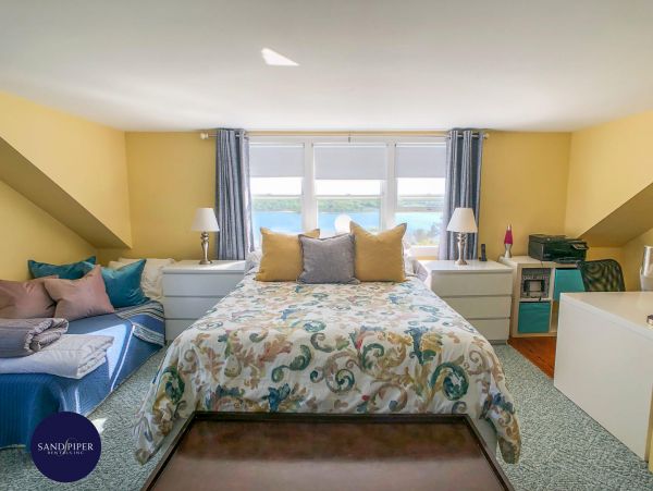 Cape Cod Home 995001