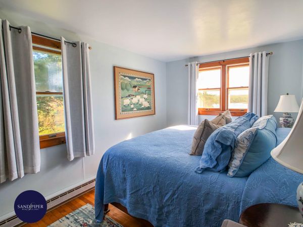 Cape Cod Home 995001